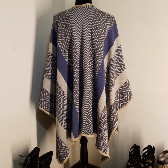 Francesca's Ruana ONE SIZE - Picture 5 of 8
